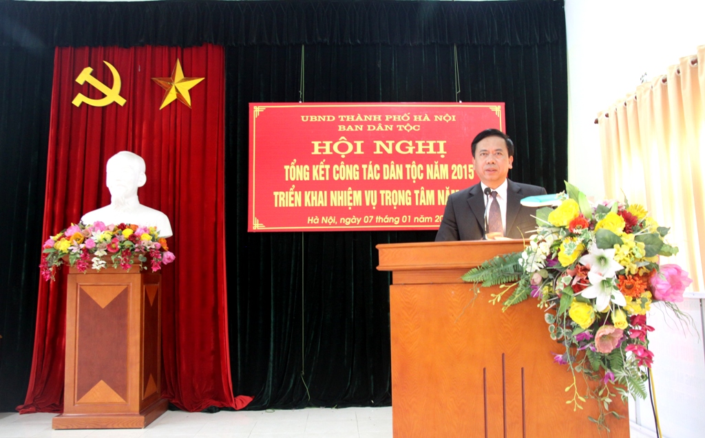 Thứ trưởng, Phó Chủ nhiệm UBDT Phan Văn Hùng phát biểu chỉ đạo Hội nghị.